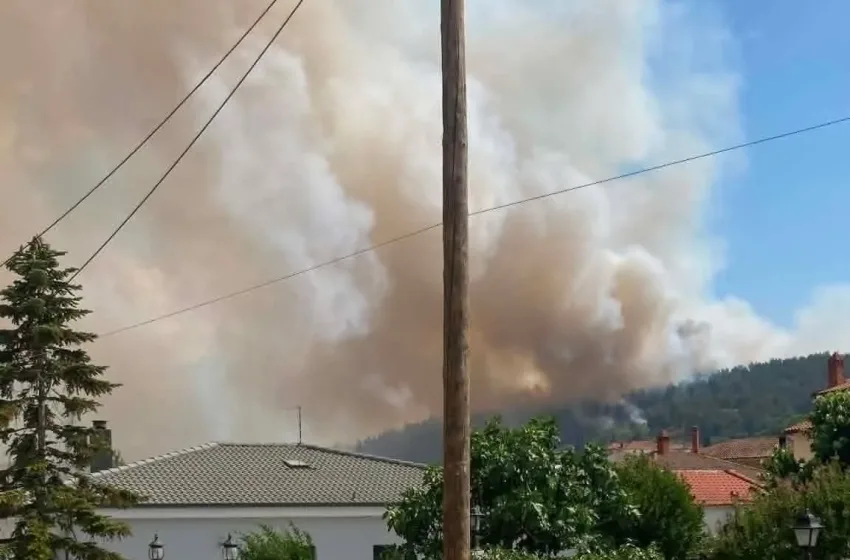  Νεκρός στη φωτιά στο Δερβένι, 40χρονη με εγκαύματα- Εκκένωση οικισμού, βροχή 112