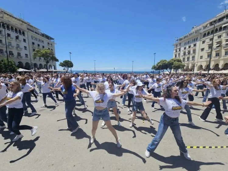  Θεσσαλονίκη: Ρεκόρ Γκίνες για τη μεγαλύτερη ταυτόχρονη χορογραφία ζεϊμπέικου