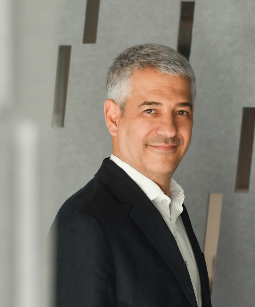 ΔΕΗ και Vodafone Ελλάδας διερευνούν τη δυνατότητα να ενώσουν τις δυνάμεις τους στις οπτικές ίνες 3 Alexandros Paterakis