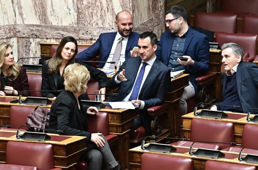  Διαλύθηκε η ΚΟ της Νέας Αριστεράς-Επιστολή ανεξαρτητοποίησης βουλευτών-Παραιτήθηκε από βουλεύτρια η Αχτσιόγλου