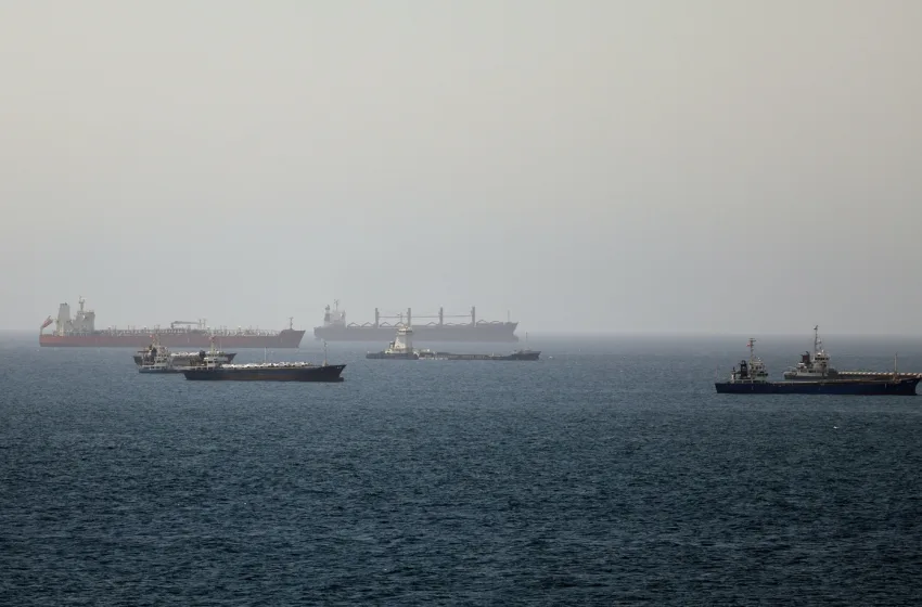  Σε τεντωμένο σχοινί η συμφωνία ΗΠΑ-Ιράν-Η Τεχεράνη κλείνει ξανά το Ορμούζ-Διαψεύδει ο Βανς