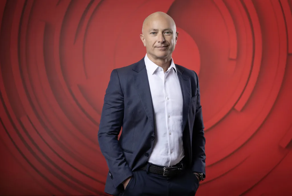 ΔΕΗ και Vodafone Ελλάδας διερευνούν τη δυνατότητα να ενώσουν τις δυνάμεις τους στις οπτικές ίνες 4 Vodafone CEO