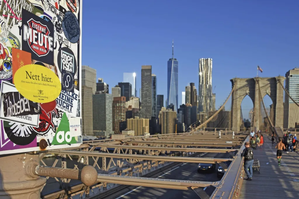 aufkleber nett hier werbeslogan baden wurttemberg landle an brooklyn bridge lower manhattan brooklyn new york city 2100x1400 1
