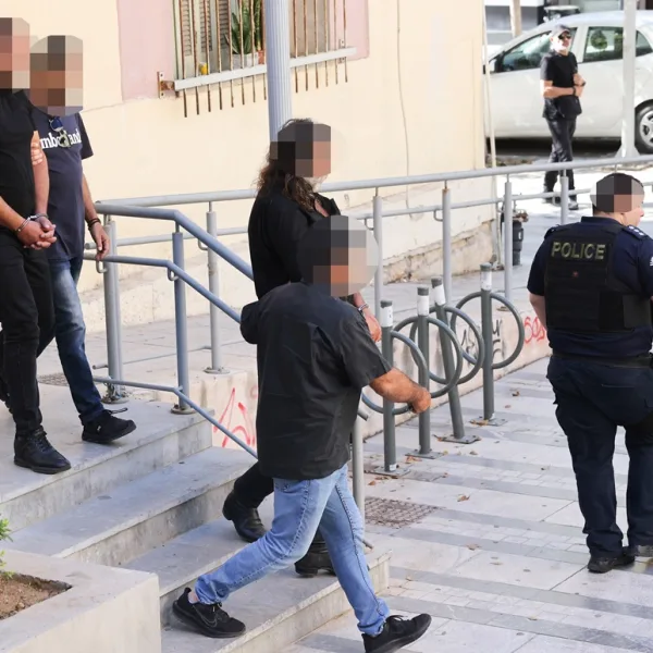 Απειλές καταγγέλλει η αδελφή του Δασκαλάκη: “Να κατεβάσεις τις αναρτήσεις, σε τρώει η μπούκα σου”