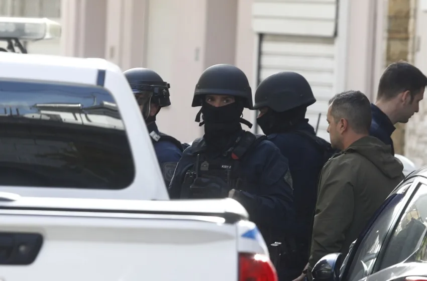  Μεγάλη αστυνομική επιχείρηση για την εξάρθρωση εγκληματικής οργάνωσης διακίνησης ναρκωτικών και όπλων