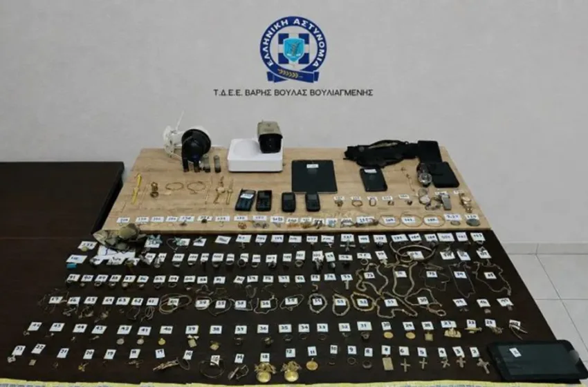  Βάρη: Απατεώνες έκλεψαν 40.000 ευρώ από ηλικιωμένη