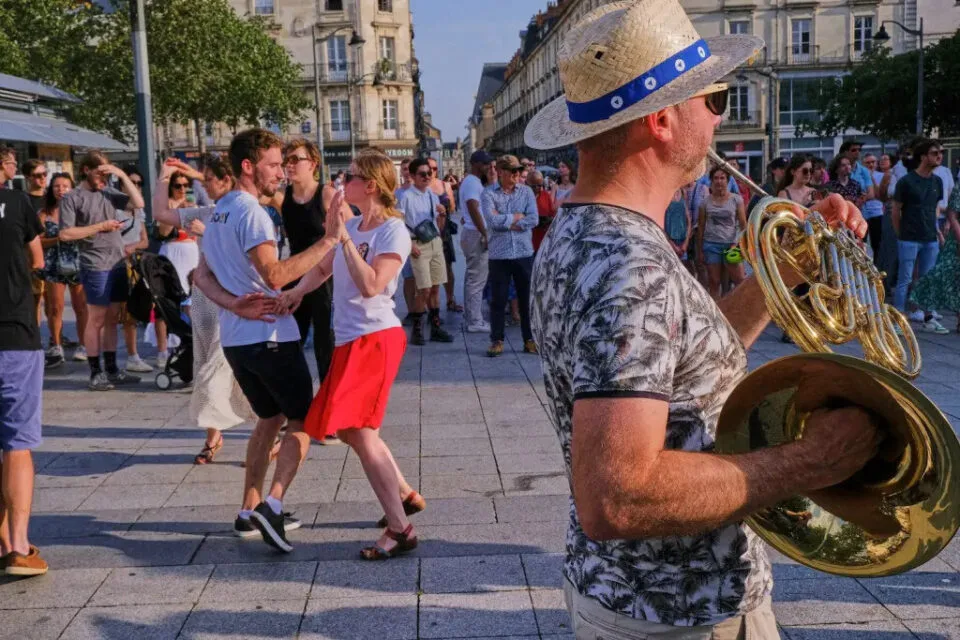 Η μέρα που βγαίνει στους δρόμους η κρυμμένη μουσική... Το Παρίσι απογειώνει το Fête de la Musique 17 fete musique ambiance 1024x683 1 960x640 1