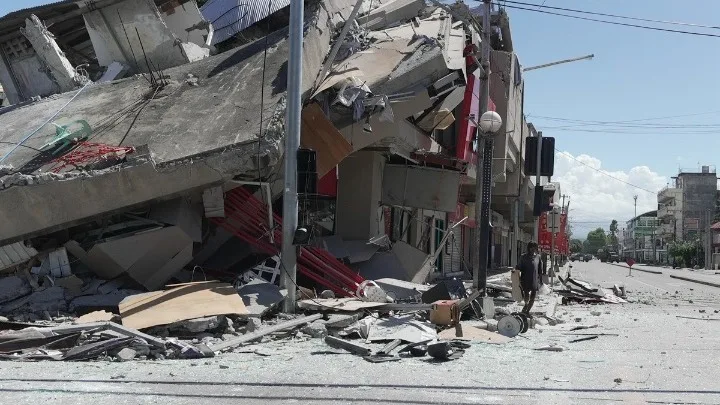  Φιλιππίνες: Στους 32 οι νεκροί από τον σεισμό των 7,8 Ρίχτερ
