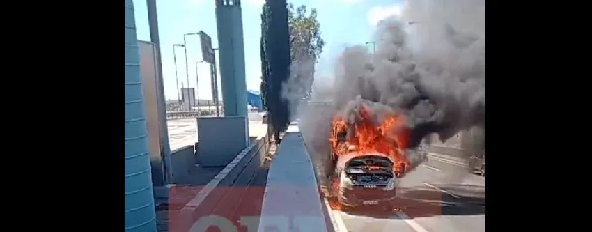  Αττική Οδός: Φορτηγό στις φλόγες στο ύψος της Ανθούσας