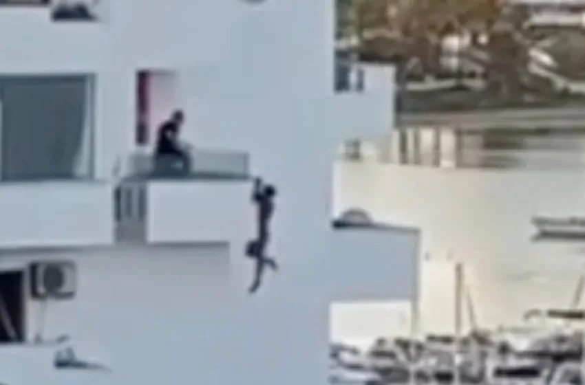  Ίμπιζα: Βίντεο-σοκ από την πτώση 29χρονου από 7ο όροφο- Σε κρίσιμη κατάσταση