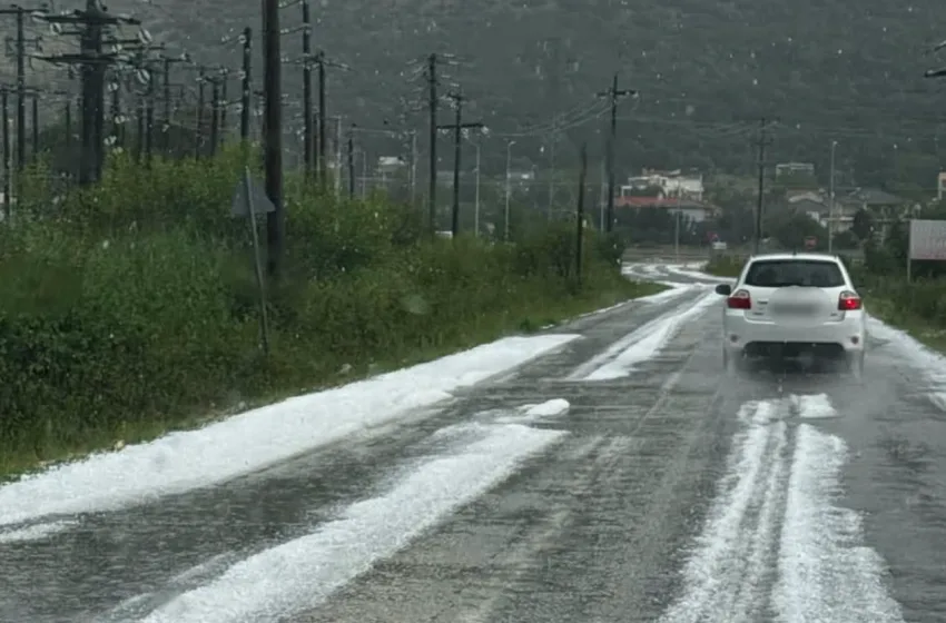  Σφοδρή χαλαζόπτωση σε περιοχή των Ιωαννίνων- Άσπρισαν οι δρόμοι (vid)
