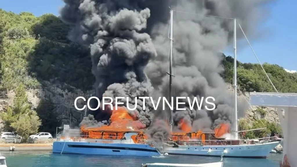 Παξοί: Συγκλονιστικά βίντεο-Καπετάνιος έσωσε 4 τουρίστες από φλεγόμενο καταμαράν και βούτηξε στη θάλασσα 2 image 23
