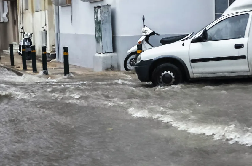  Καταιγίδες και σφοδρή χαλαζόπτωση σε Αττική, Καστοριά, Θήβα, Ελασσόνα (vid)