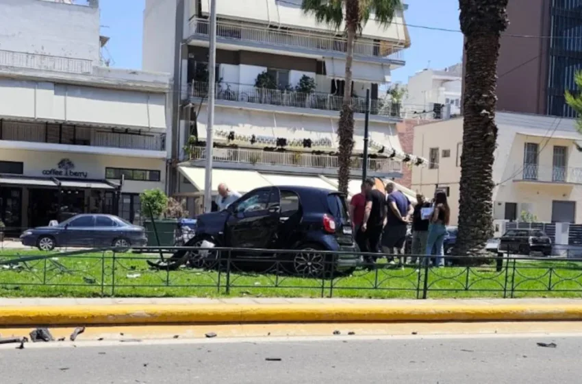  Καλλιθέα: Αυτοκίνητο συγκρούστηκε με μοτοσικλέτα-  Σε κρίσιμη κατάσταση ο οδηγός της μηχανής