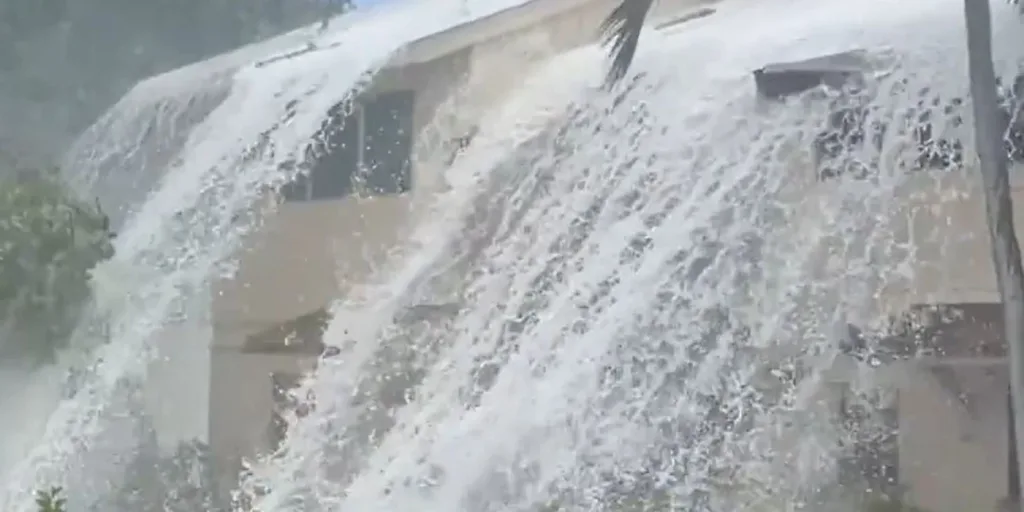 king tide hawaii.jpg