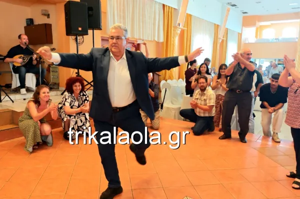 Viral το ζεϊμπέκικο του Κουτσούμπα σε εκδήλωση του ΚΚΕ