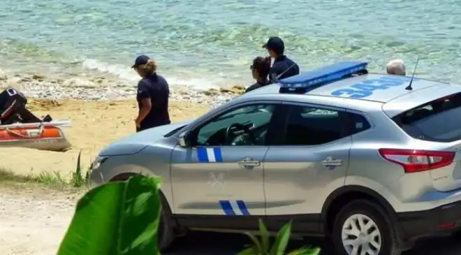  Αντίκυρα Βοιωτίας: Καραμπίνα βρέθηκε μέσα στη θάλασσα