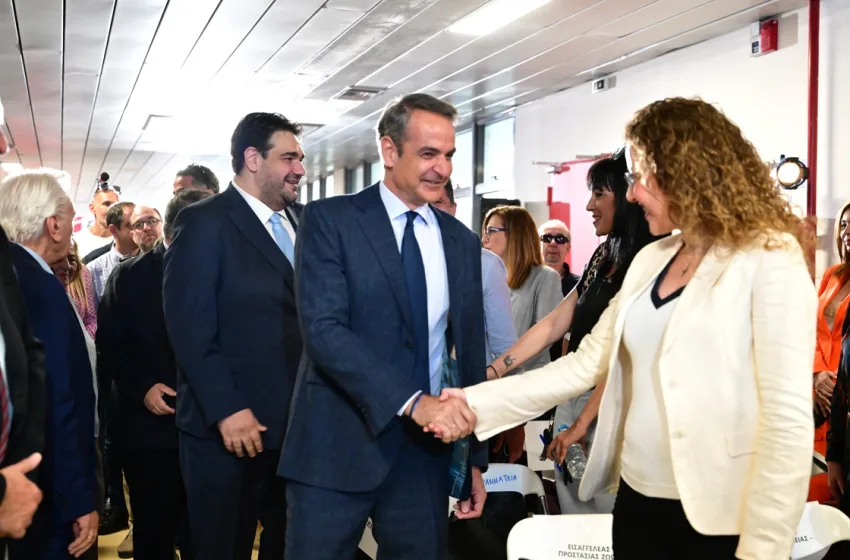  Μαξίμου: Ατζέντα με δύο προεκλογικές προτεραιότητες και “σκληρή αντιπαράθεση” με αντιπολίτευση