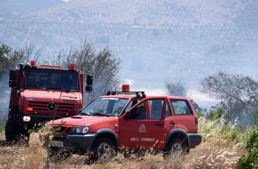  Φωτιά στα Σπάτα, κοντά στο Εκπτωτικό Χωριό- Ισχυρή κινητοποίηση