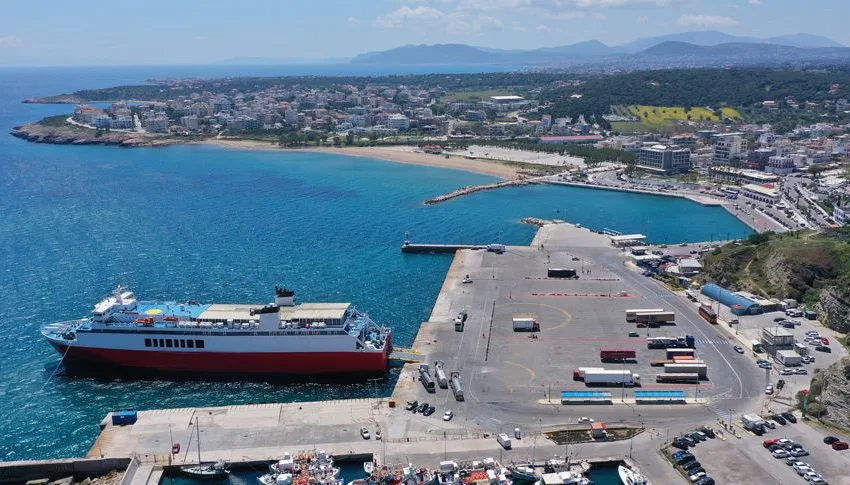  Ραφήνα: Πρόσκρουση πλοίου στο λιμάνι κατά την πρόσδεση