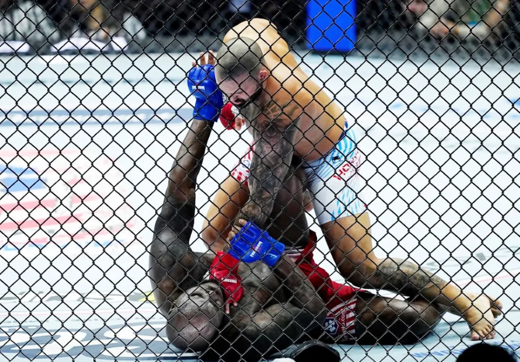 Τραμπ: Γιόρτασε τα 80ά του γενέθλια με αγώνες MMA σε κλουβί -Κολοσσαίο ο Λευκός Οίκος 4 trump2