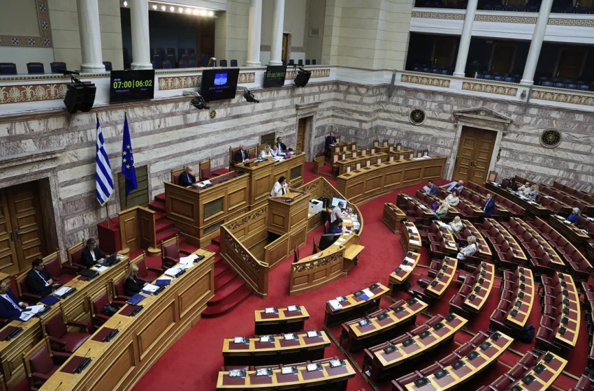  Βουλή: Όσα έγιναν στη θυελλώδη συνεδρίαση για το μεταναστευτικό-Οι αναφορές Βορίδη και σφοδρές αντιδράσεις της αντιπολίτευσης
