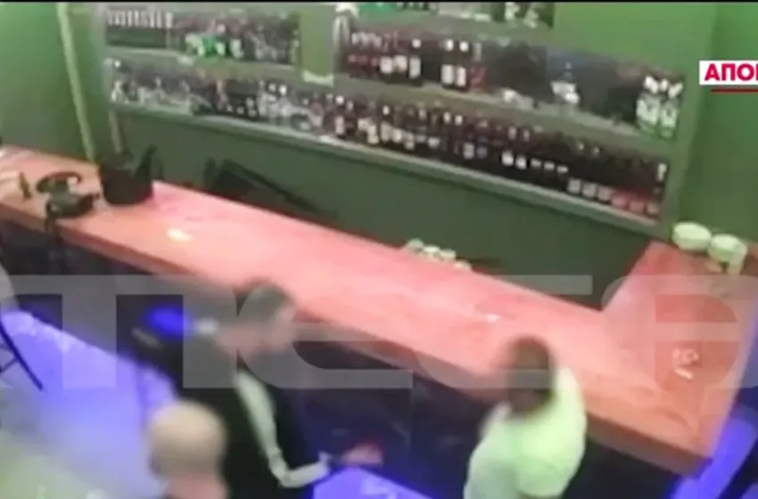  Χαλκίδα: Τρομακτικό βίντεο από την εισβολή εκβιαστών σε μπαρ- “Αύριο χειροβομβίδα”