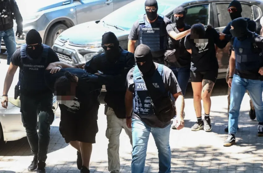  Εμπρηστικές επιθέσεις στη Θεσσαλονίκη: Τις επαφές στο κινητό του 29χρονου ψάχνουν οι Αρχές-Το πέταξε, αλλά βρέθηκε ανέπαφο