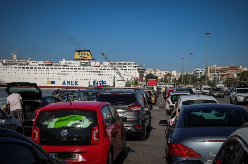  Έξοδος αδειούχων: πάνω από 50.000 ταξιδιώτες αναχώρησαν από τα λιμάνια της Αττικής