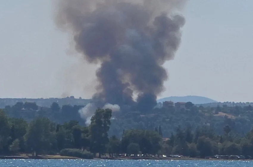  Σε ύφεση η φωτιά στον Ωρωπό- Εστάλη 112 για ετοιμότητα