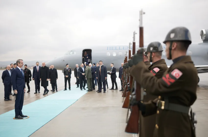  Σύνοδος Κορυφής: Έφτασε στην Άγκυρα ο Μητσοτάκης