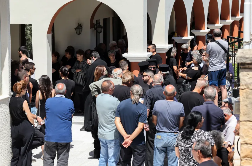  Ρέθυμνο: Θρήνος στην κηδεία του 25χρονου πυροσβέστη Παντελή Διαμαντάκη (εικόνες)