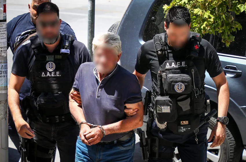 Ελεύθερος με περιοριστικούς όρους ο 76χρονος που συνελήφθη για την πυρκαγιά στο Ωραιόκαστρο-Διώκεται για αμέλεια