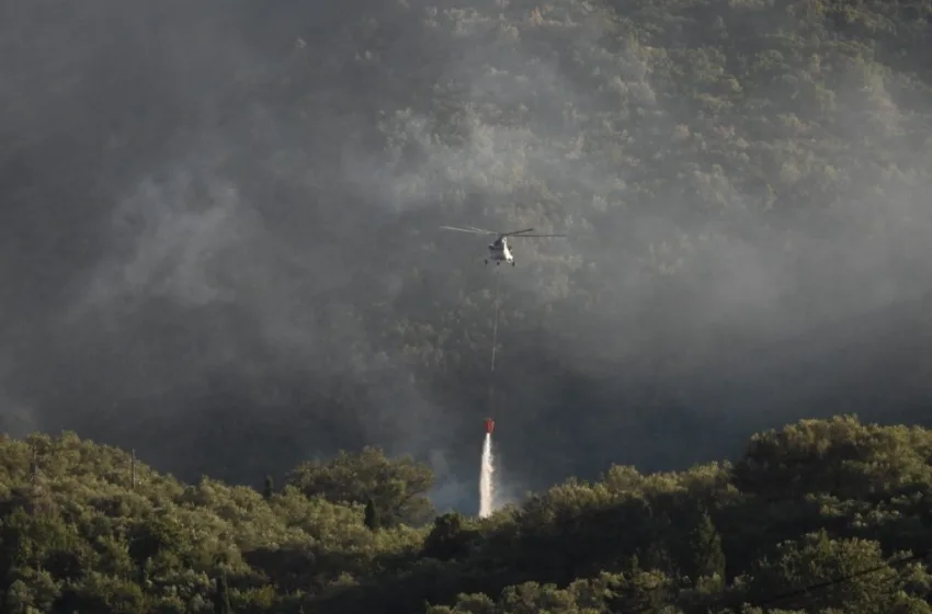  Κέρκυρα: Υπό έλεγχο η φωτιά στο Λιβάδι Ρόπα–Απαγόρευση κυκλοφορίας σε δάση και περιοχές Natura