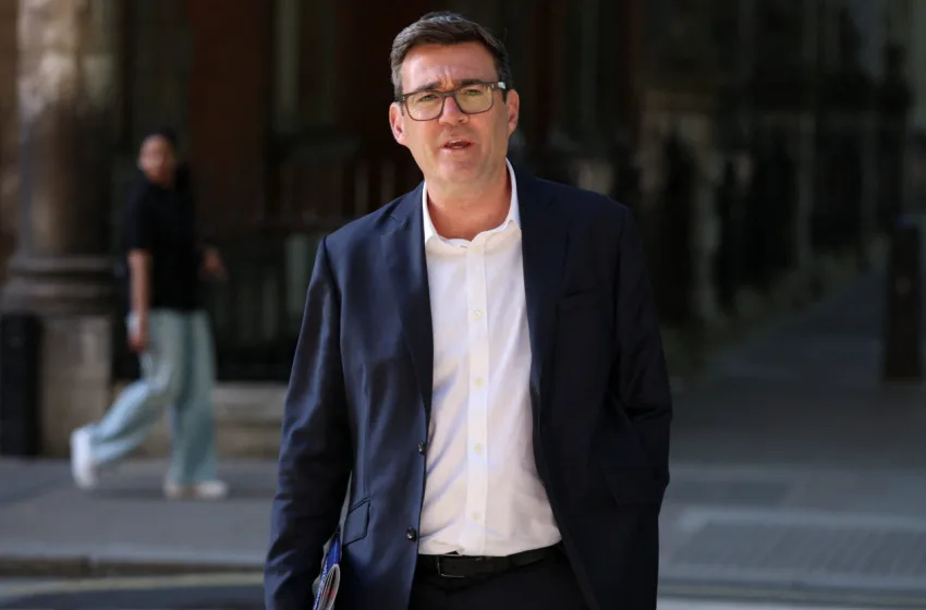  Άντι Μπέρναμ: Το σχέδιο, οι πέντε δεσμεύσεις και οι πρώτες μάχες του νέου πρωθυπουργού