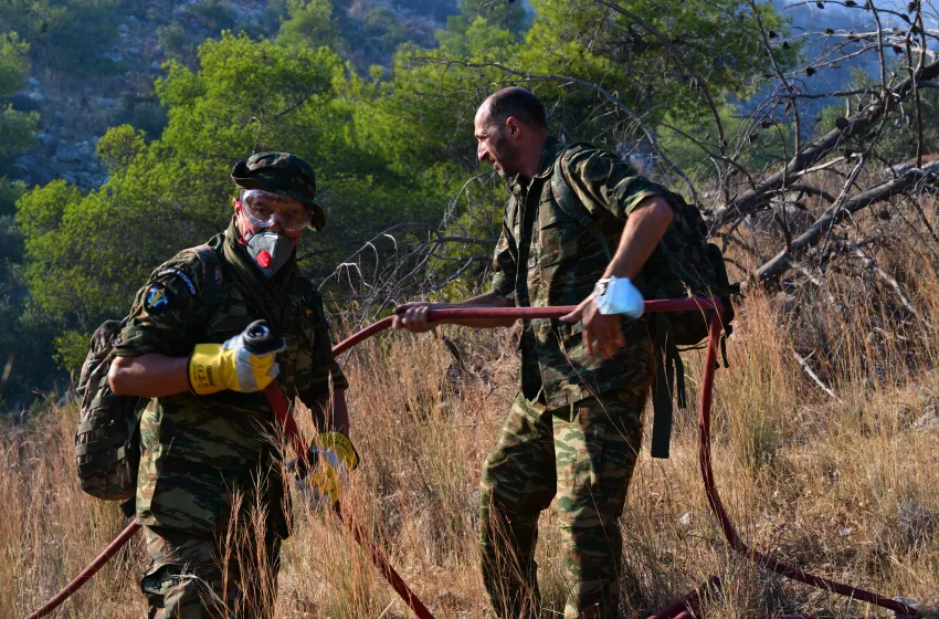  Έσβησε η  φωτιά στη Λάρισα