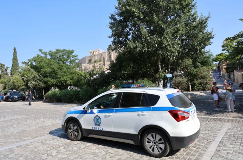  Ακρόπολη: Άνδρας με μαχαίρι τραυμάτισε δύο Αμερικανούς τουρίστες-Σε σοβαρή κατάσταση ο ένας