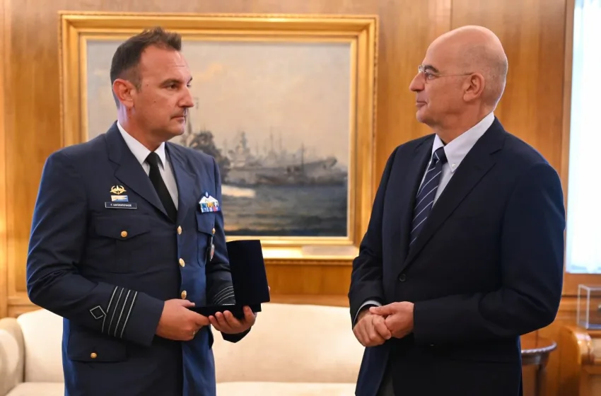  Δένδιας: Συνάντηση με τον πιλότο του F-16 στη Ζάκυνθο – Η ανάρτησή του