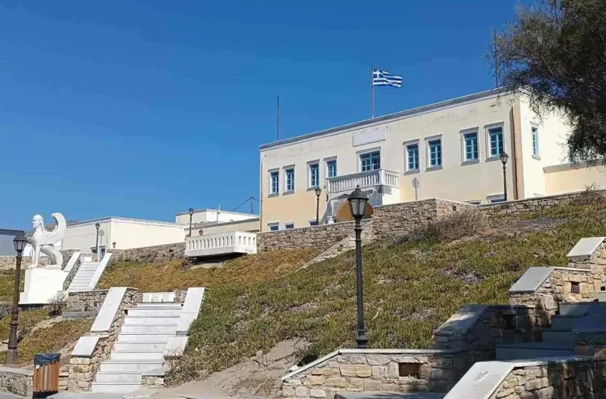  ΑΠΟΚΛΕΙΣΤΙΚΟ/Δήμος Νάξου: Πληρώνει σε ιδιώτη 12.000 ευρώ και… καταβρέχει με δική του υδροφόρα παράνομο δρόμο