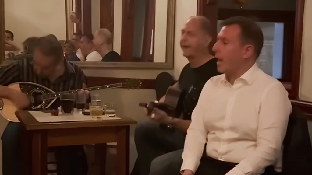 doudonis tragoudi taverna
