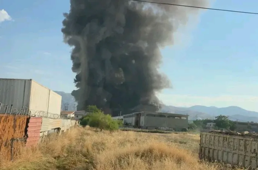  Φωτιά σε επιχείρηση ανακύκλωσης στον Ασπρόπυργο- Ακούγονται εκρήξεις- Ήχησε το 112
