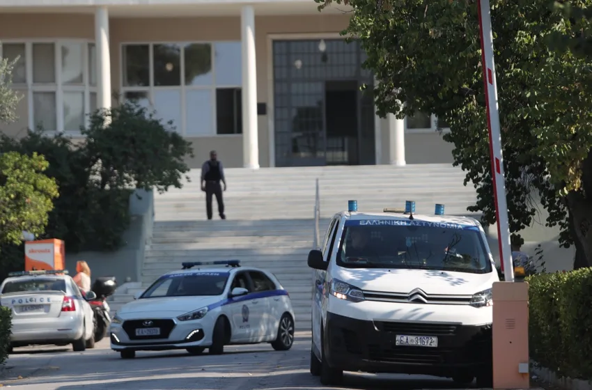  Σισμανόγλειο: Συνελήφθη ο 76χρονος-Η ηλικιωμένη υπέστη ανακοπή κατά την εκκένωση-Ερωτήματα για την πυρασφάλεια στα νοσοκομεία