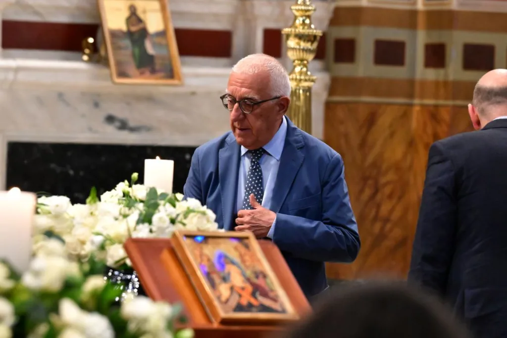 Το τελευταίο αντίο στην Μάρω Κοντού:Στην Μητρόπολη η σορός της-Θλίψη στον καλλιτεχνικό κόσμο 6 kaklamanis