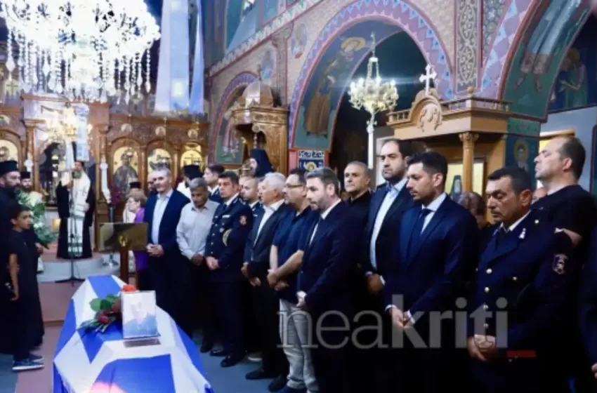  Μανώλης Στρατιδάκης: Σε κλίμα συγκίνησης η κηδεία του 58χρονου πυροσβέστη στο Γερακάρι Αμαρίου