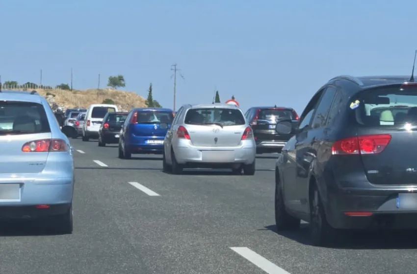  Μποτιλιάρισμα στην Αθηνών – Κορίνθου, από τους Αγίους Θεοδώρους μέχρι τα Μέγαρα