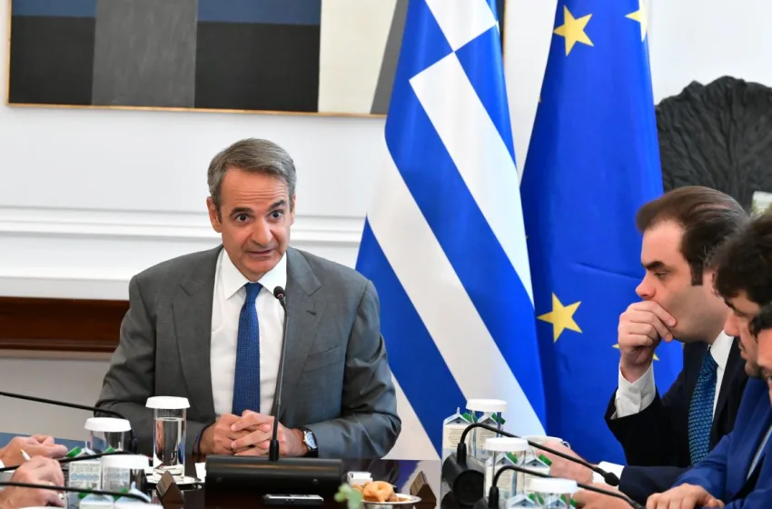  Μητσοτάκης:”Έχουμε μπροστά μας δύσκολες ημέρες με τις φωτιές-Στεκόμαστε στο πλευρό των πυροσβεστών”