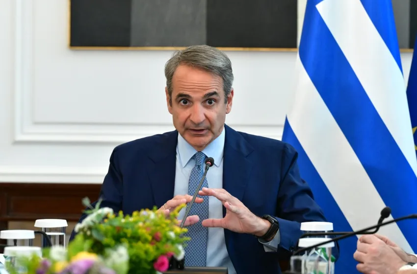  Μαξίμου: Κυβερνητικό “γκάζι” με θετική ατζέντα και άνοιγμα στους αγρότες- Τα μηνύματα στο υπουργικό  