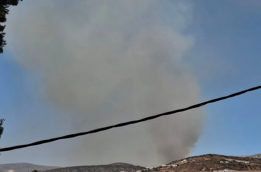  Φωτιά στην Πάρο, σηκώθηκαν 3 εναέρια- 112 για εκκενώσεις 4 περιοχών