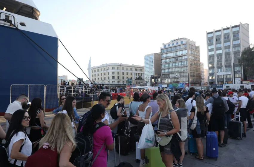  Ένταση στον Πειραιά: Ακυρώθηκε δρομολόγιο στα νησιά, μαζική έξοδος για τους αδειούχους