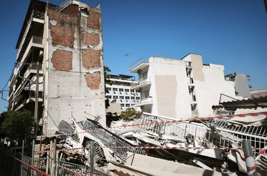  Κατάρρευση πολυκατοικίας: Παρέμβαση εισαγγελέα, ελεύθεροι οι συλληφθέντες-Ερωτήματα για άδεια και έργα αντιστήριξης